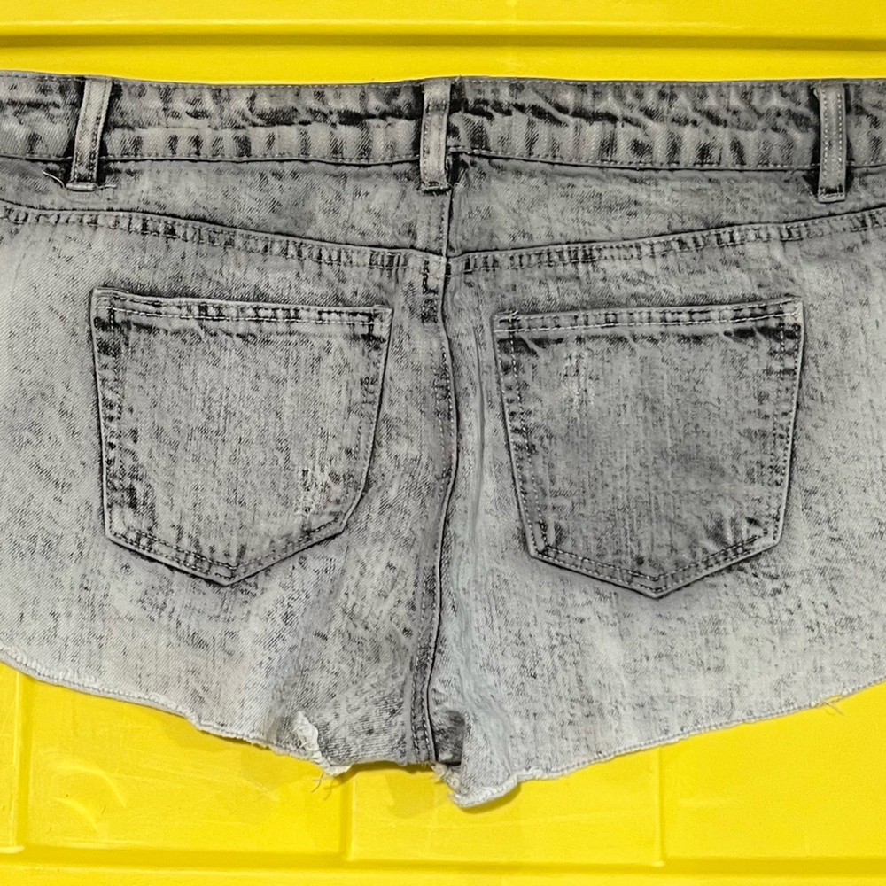 Vanilla Star Premium Gray/Black Denim Shorts Size 11 ***BUTTON MISSING*** - Picture 3 of 3